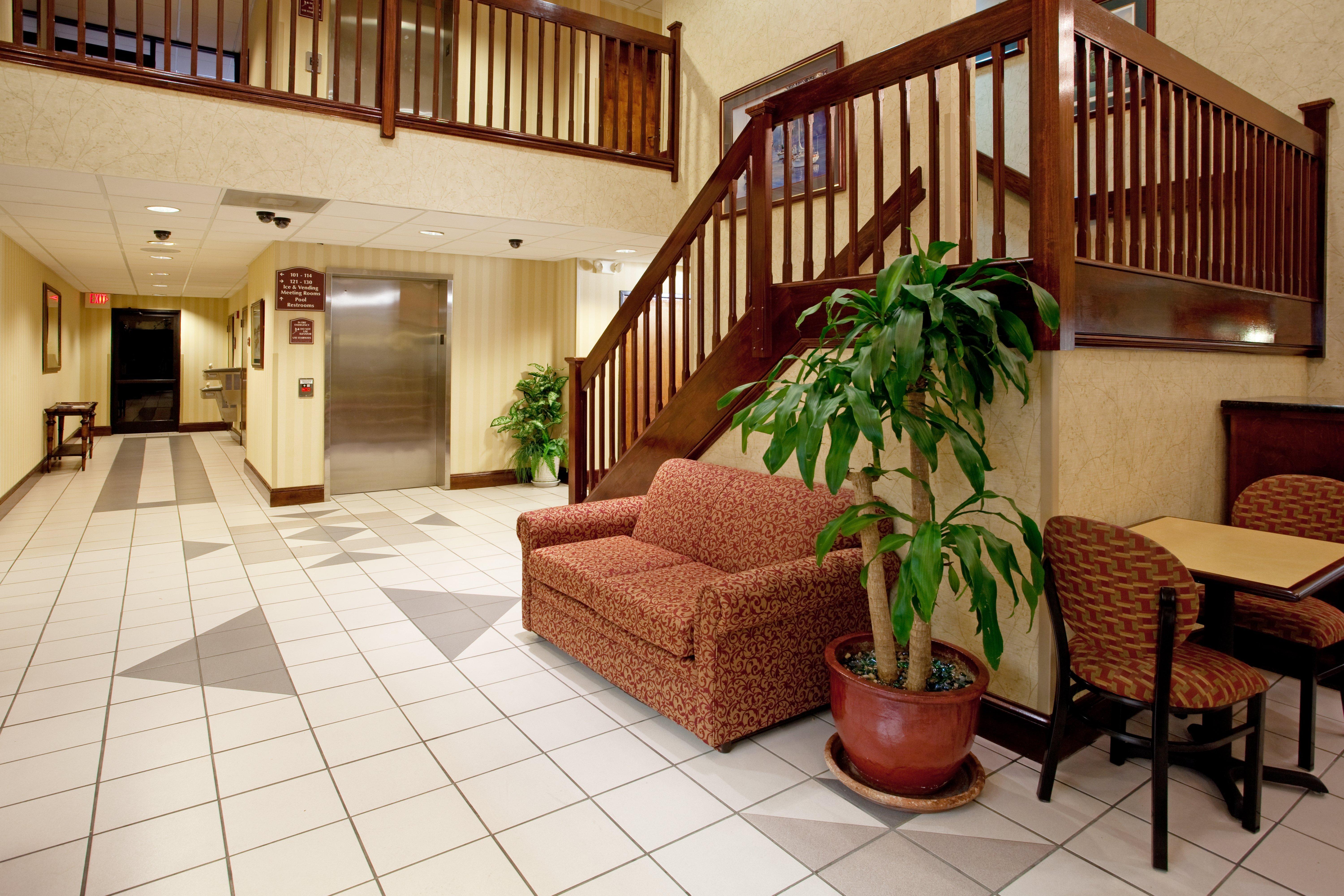 Lexington Inn And Suites Ngoại thất bức ảnh